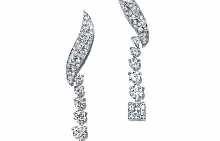 蒂芙尼MASTERPIECES RIBBONS系列铂金镶嵌Lucida切割、圆形明亮式切割及方形钻石耳坠