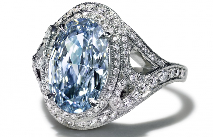 蒂芙尼BLUE BOOK高级珠宝铂金镶嵌椭圆形蓝钻及白钻戒指