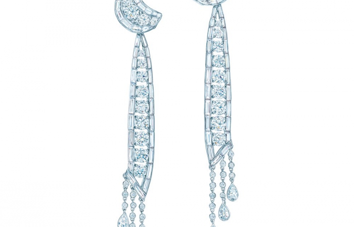 蒂芙尼BLUE BOOK高级珠宝艺术风格镶嵌圆形、长条形和梨形钻石铂金耳环