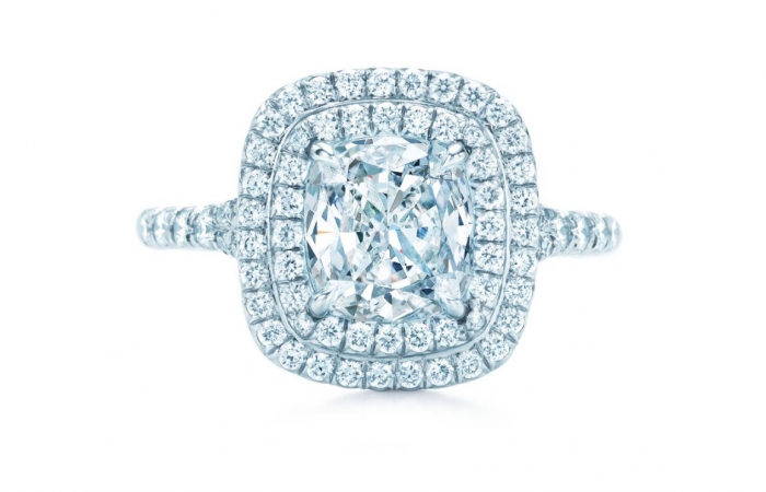 蒂芙尼订婚钻戒铂金镶钻戒圈双层珠链式边镶钻石环绕枕形切割主钻订婚
