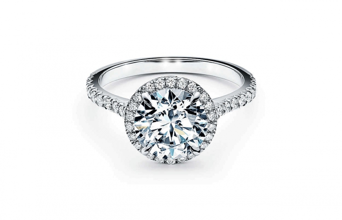 蒂芙尼订婚钻戒铂金镶嵌圆形明亮式切割钻石订婚钻戒