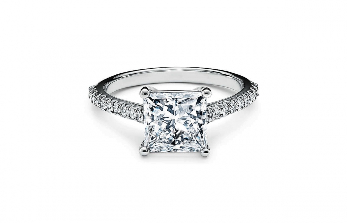 蒂芙尼订婚钻戒铂金铺镶钻石戒圈镶嵌公主方形切割钻石订婚钻戒