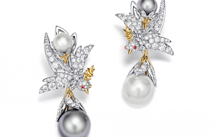 蒂芙尼史隆伯杰系列铂金及黄金镶嵌纽扣形天然野生珍珠，钻石及红宝石耳环