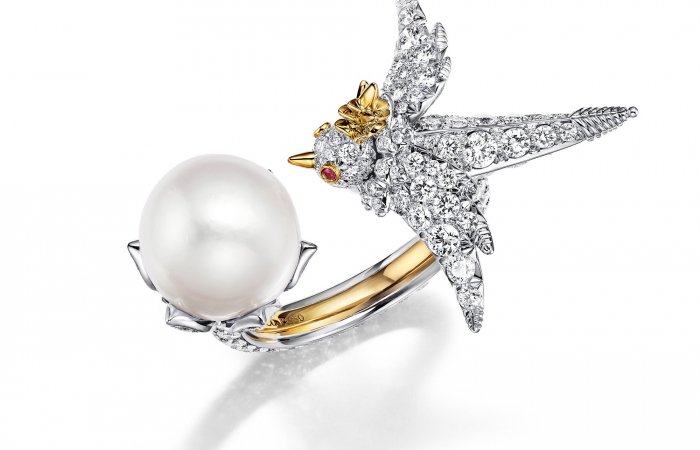 蒂芙尼史隆伯杰系列18K黄金及铂金镶嵌白色纽扣形天然野生珍珠，钻石及红宝石戒指
