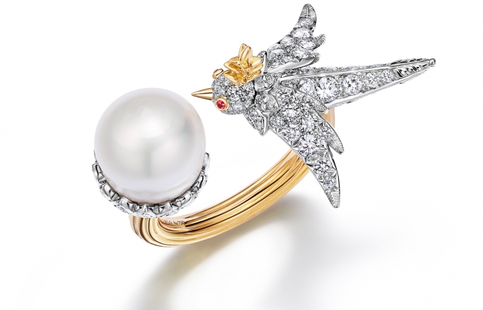 蒂芙尼史隆伯杰系列18K黄金及铂金镶嵌白色圆纽扣形天然野生珍珠，钻石及红宝石戒指