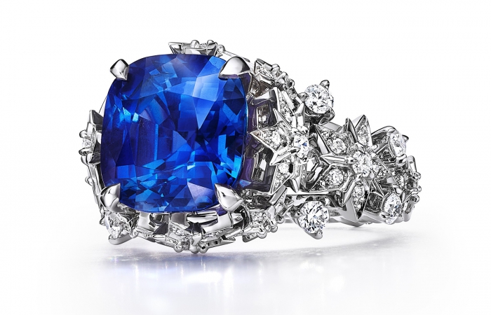 蒂芙尼BLUE BOOK高级珠宝铂金镶嵌一颗重逾7克拉的未经优化处理斯里兰卡蓝宝石及钻石戒指