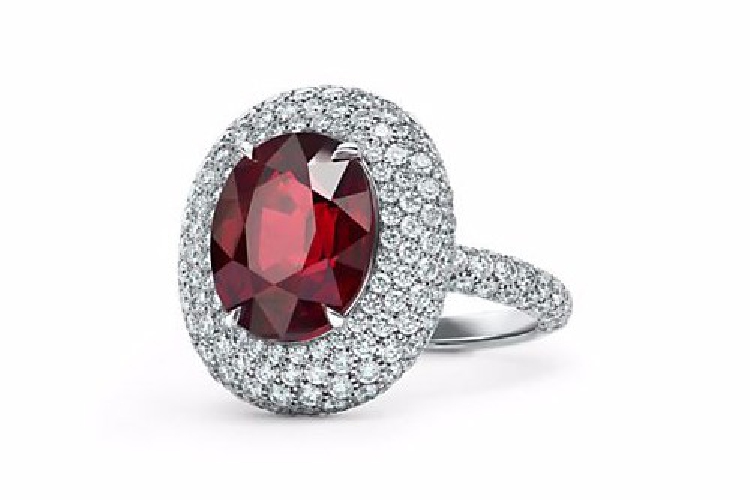 蒂芙尼铂金镶红宝石和钻石戒指