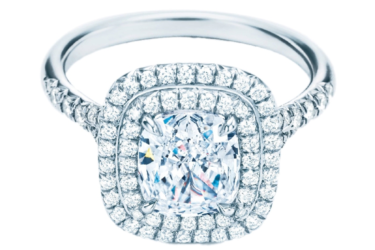 蒂芙尼订婚钻戒铂金镶钻戒圈，双层珠链式边镶钻石环绕枕形切割主钻订婚钻戒