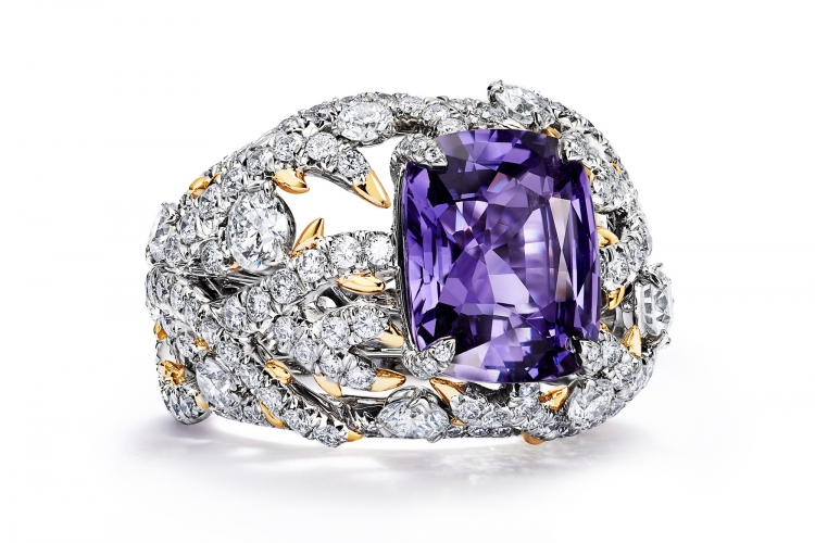 蒂芙尼BLUE BOOK高级珠宝2023 BLUE BOOK铂金及18K黄金镶嵌一颗重逾6克拉的未经优化处理紫色蓝宝石及钻石戒指