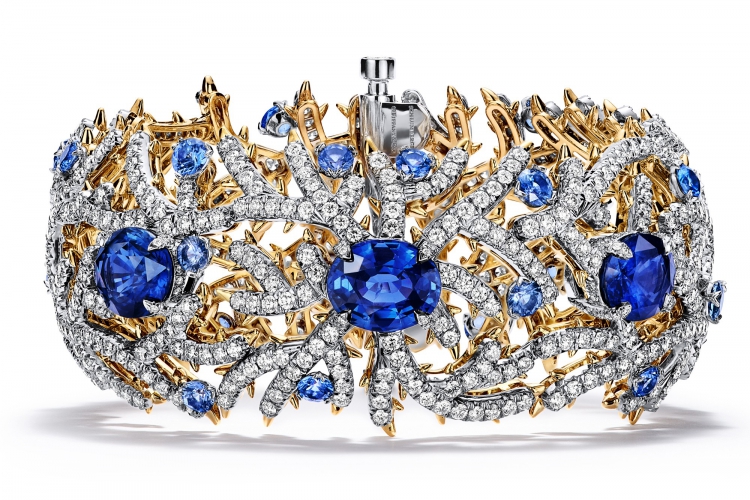 蒂芙尼BLUE BOOK高级珠宝2023 BLUE BOOK铂金及18K黄金镶嵌总重逾12克拉的未经优化处理蓝宝石，蓝宝石及钻石手镯