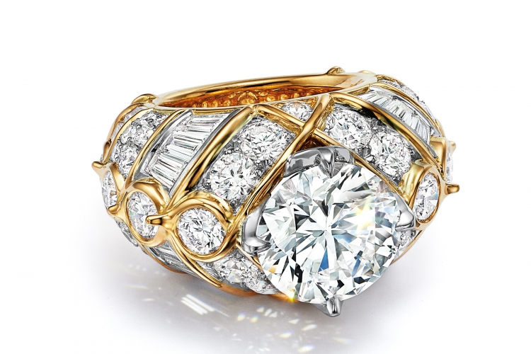 蒂芙尼BLUE BOOK高级珠宝2023 BLUE BOOK铂金及18K黄金镶嵌一颗重逾6克拉的钻石及钻石戒指