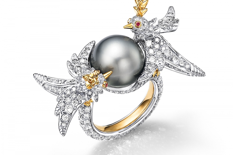 蒂芙尼史隆伯杰系列铂金及黄金镶嵌灰色纽扣形天然野生珍珠，灰色钻石，钻石及红宝石戒指