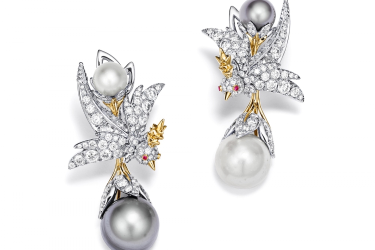 蒂芙尼史隆伯杰系列铂金及黄金镶嵌纽扣形天然野生珍珠，钻石及红宝石耳环