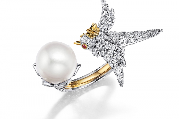 蒂芙尼史隆伯杰系列18K黄金及铂金镶嵌白色纽扣形天然野生珍珠，钻石及红宝石戒指