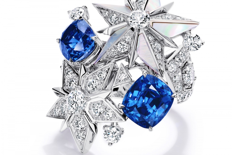 蒂芙尼BLUE BOOK高级珠宝铂金镶嵌未经优化处理斯里兰卡蓝宝石，未经优化处理蓝宝石，珍珠母贝及钻石戒指