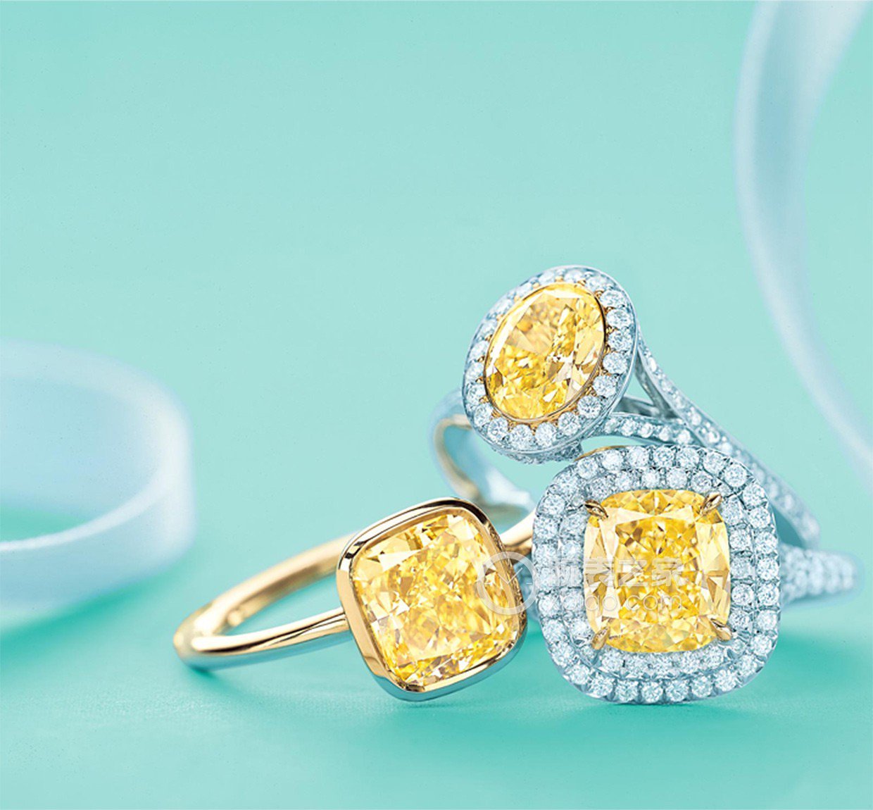 蒂芙尼订婚钻戒铂金镶钻戒圈，珠链式边镶钻石环绕椭圆形钻石订婚钻戒戒指
