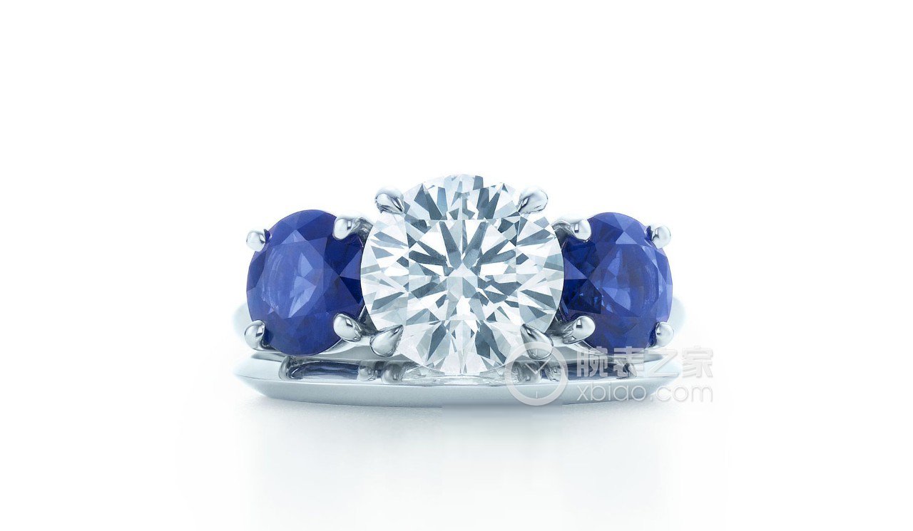 蒂芙尼订婚钻戒三石钻戒搭配 侧镶蓝宝石戒指