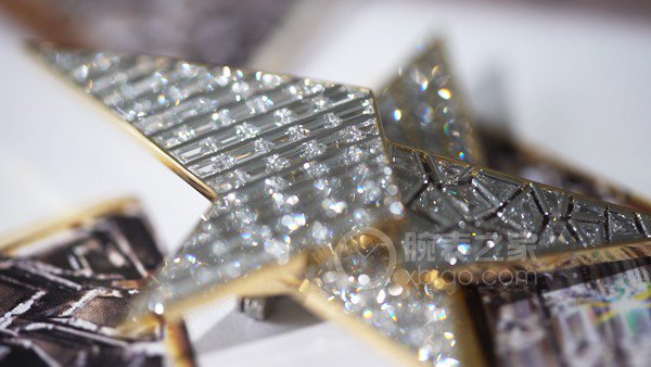 蒂芙尼BLUE BOOK高级珠宝铂金及18K黄金镶嵌混合切割白钻及稀有圆形彩蓝色钻石星形胸针胸针