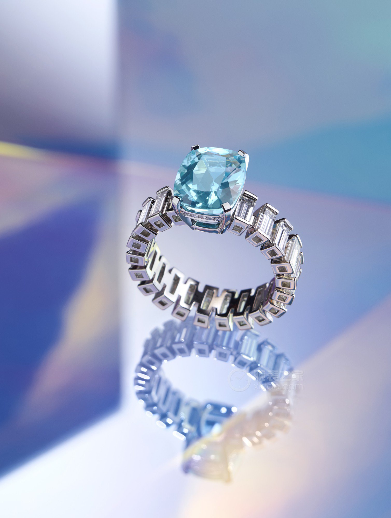 蒂芙尼BLUE BOOK高级珠宝铂金镶嵌枕形切割蓝色铜锂碧玺和方形及圆形明亮式钻石戒指戒指