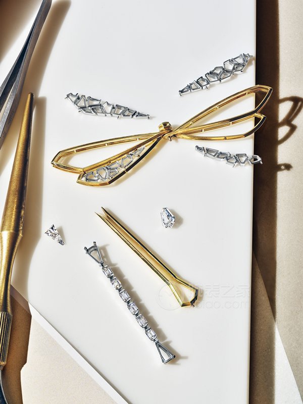 蒂芙尼BLUE BOOK高级珠宝铂金及18K黄金镶嵌切割钻石蜻蜓造型胸针胸针