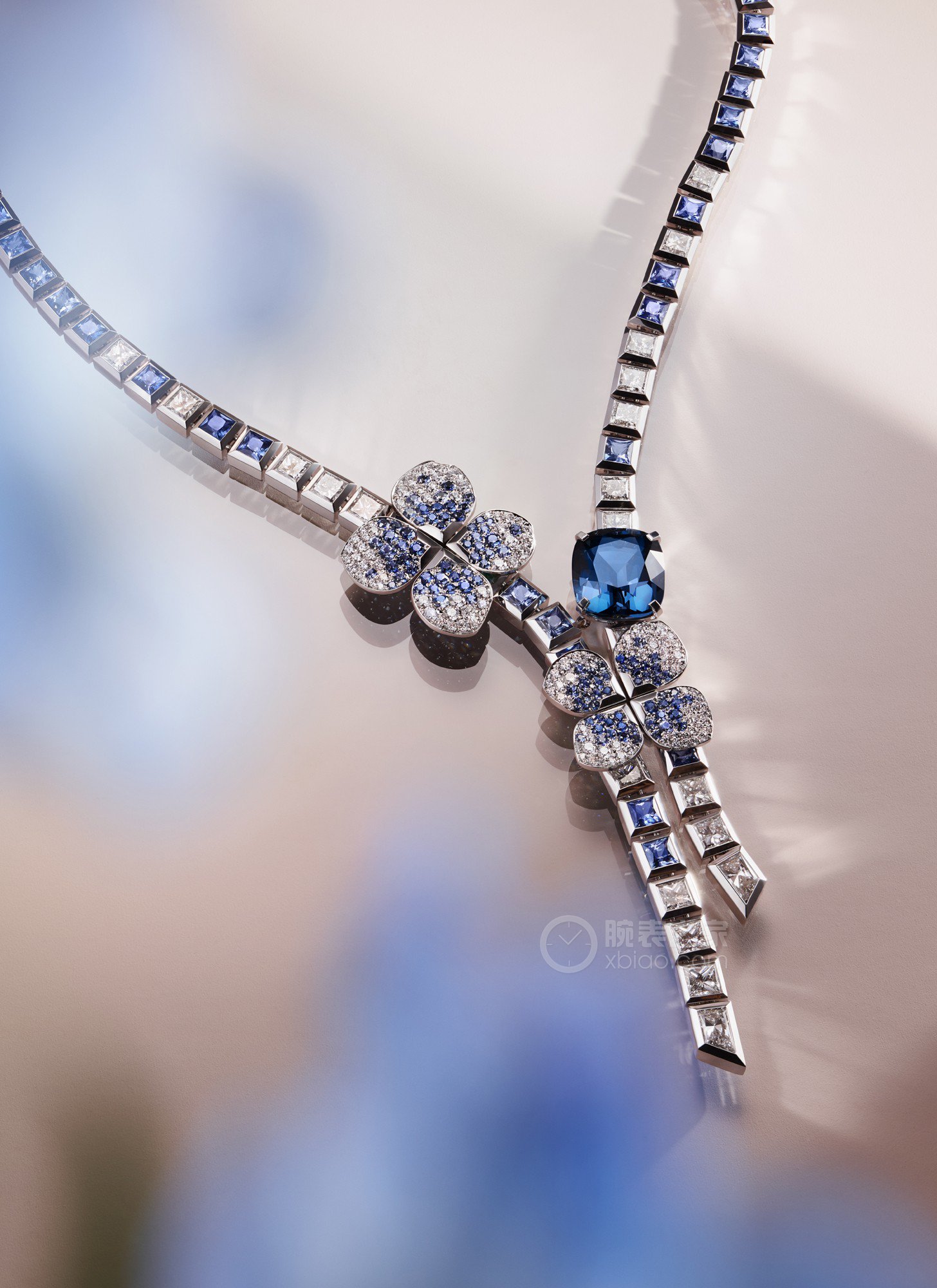 蒂芙尼BLUE BOOK高级珠宝18K白金镶嵌枕形切割蓝色尖晶石、圆形蓝宝石及钻石花卉造型吊坠项链