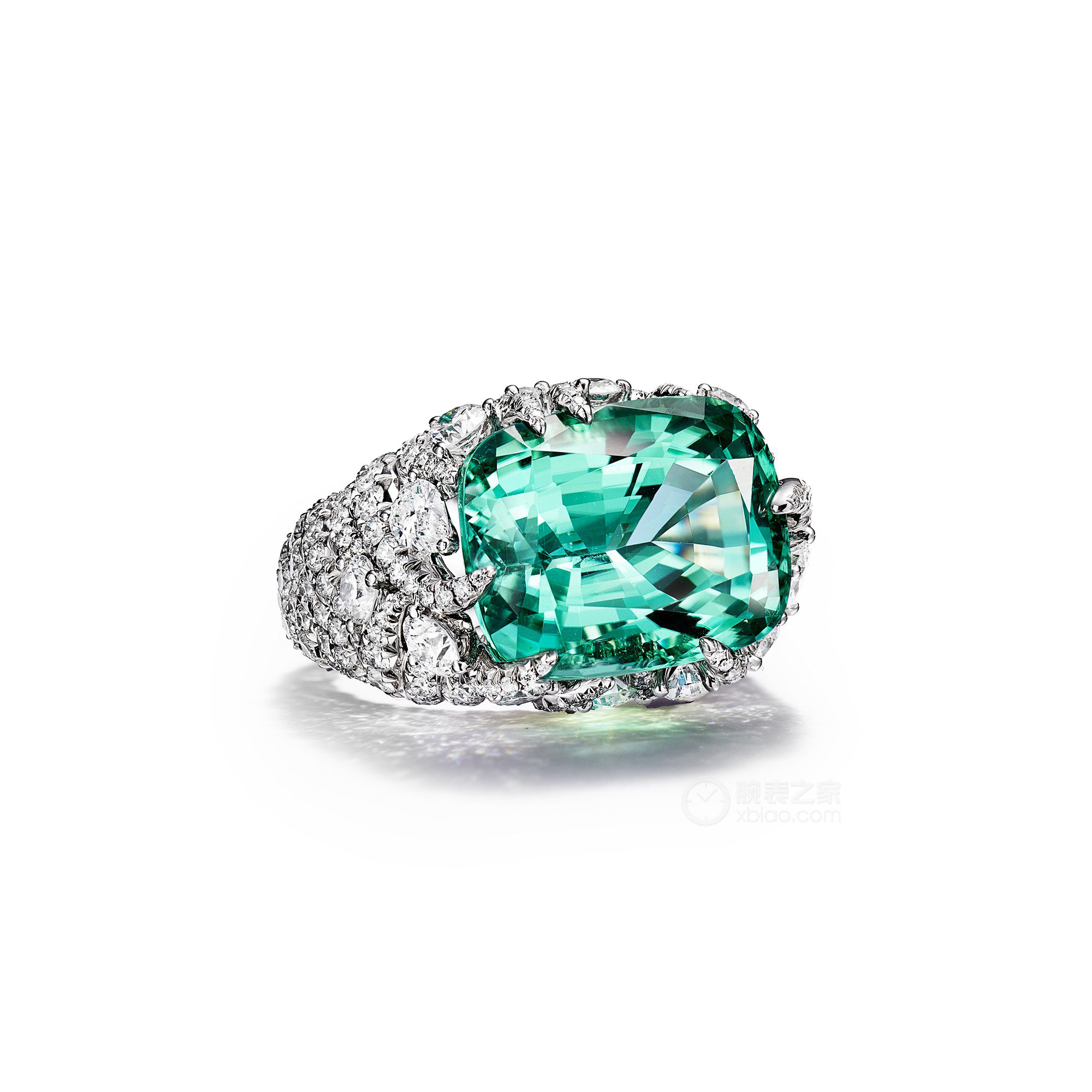 蒂芙尼BLUE BOOK高级珠宝铂金镶嵌一颗重逾17克拉的未经优化处理绿色铜锂碧玺及钻石戒指戒指