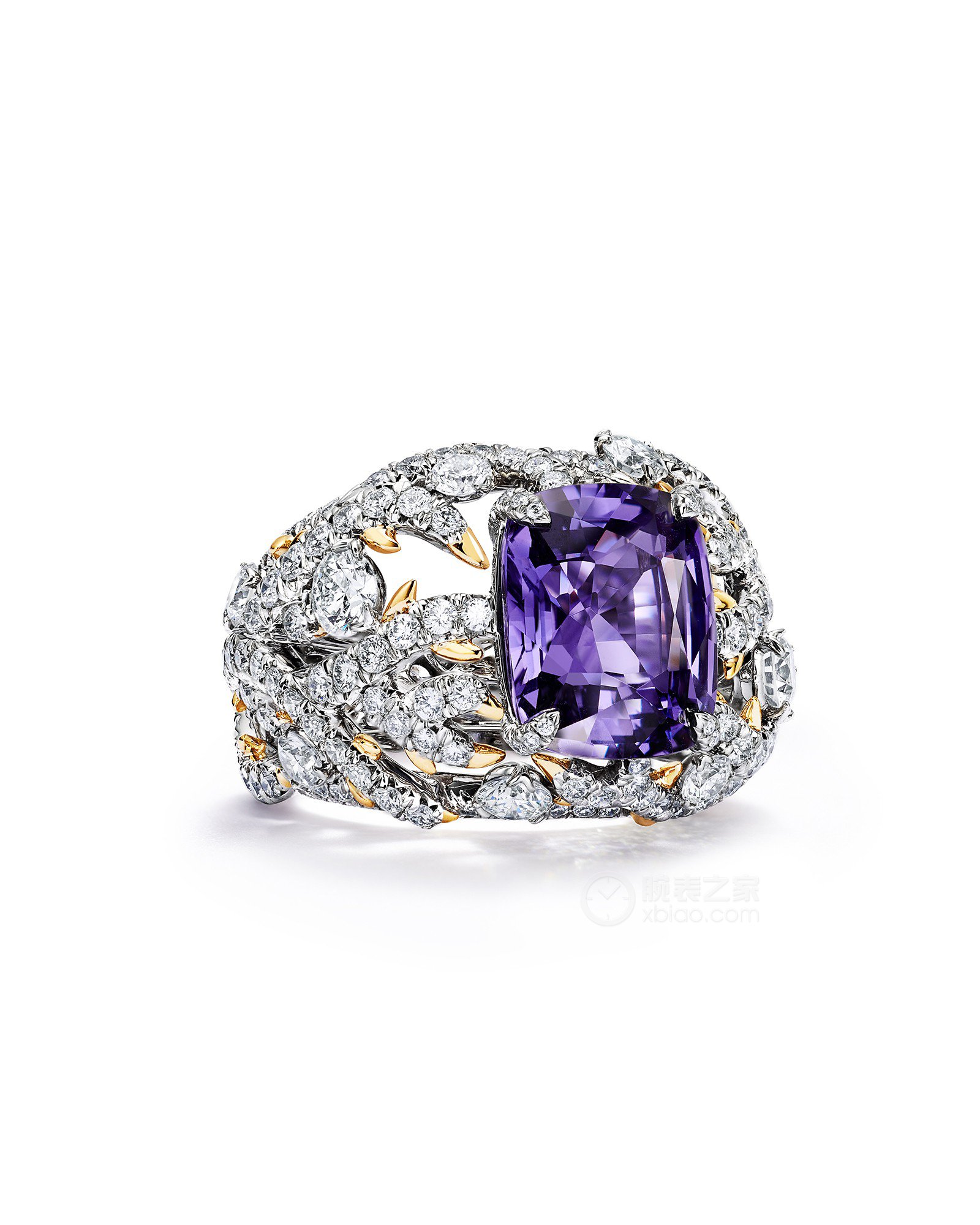 蒂芙尼BLUE BOOK高级珠宝铂金及18K黄金镶嵌一颗重逾6克拉的未经优化处理紫色蓝宝石及钻石戒指戒指