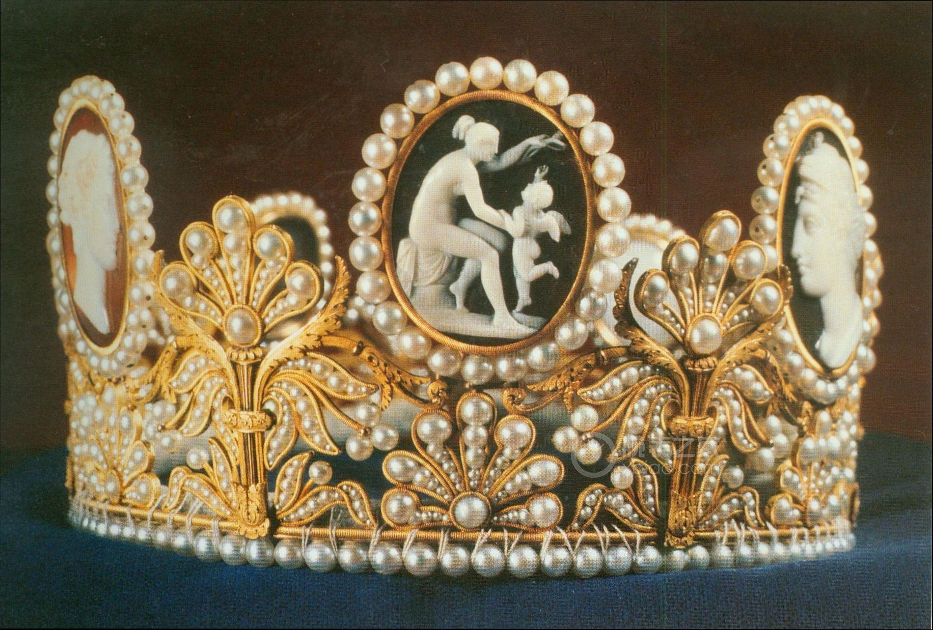 CHAUMET珍珠与浮雕冠冕发饰