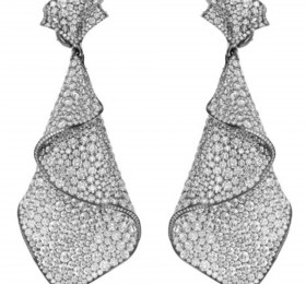 萧邦高级珠宝系列钛金属耳环整体外观图
