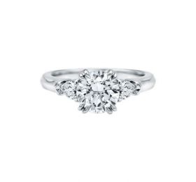 海瑞温斯顿CLASSICS珠宝系列 Classic Winston系列圆形明亮式切工钻石搭配水滴形切工边钻订婚戒指 戒指