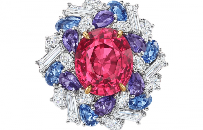 海瑞温斯顿Winston Candy高级珠宝系列红色尖晶石配蓝色和紫色蓝宝石和钻石戒指