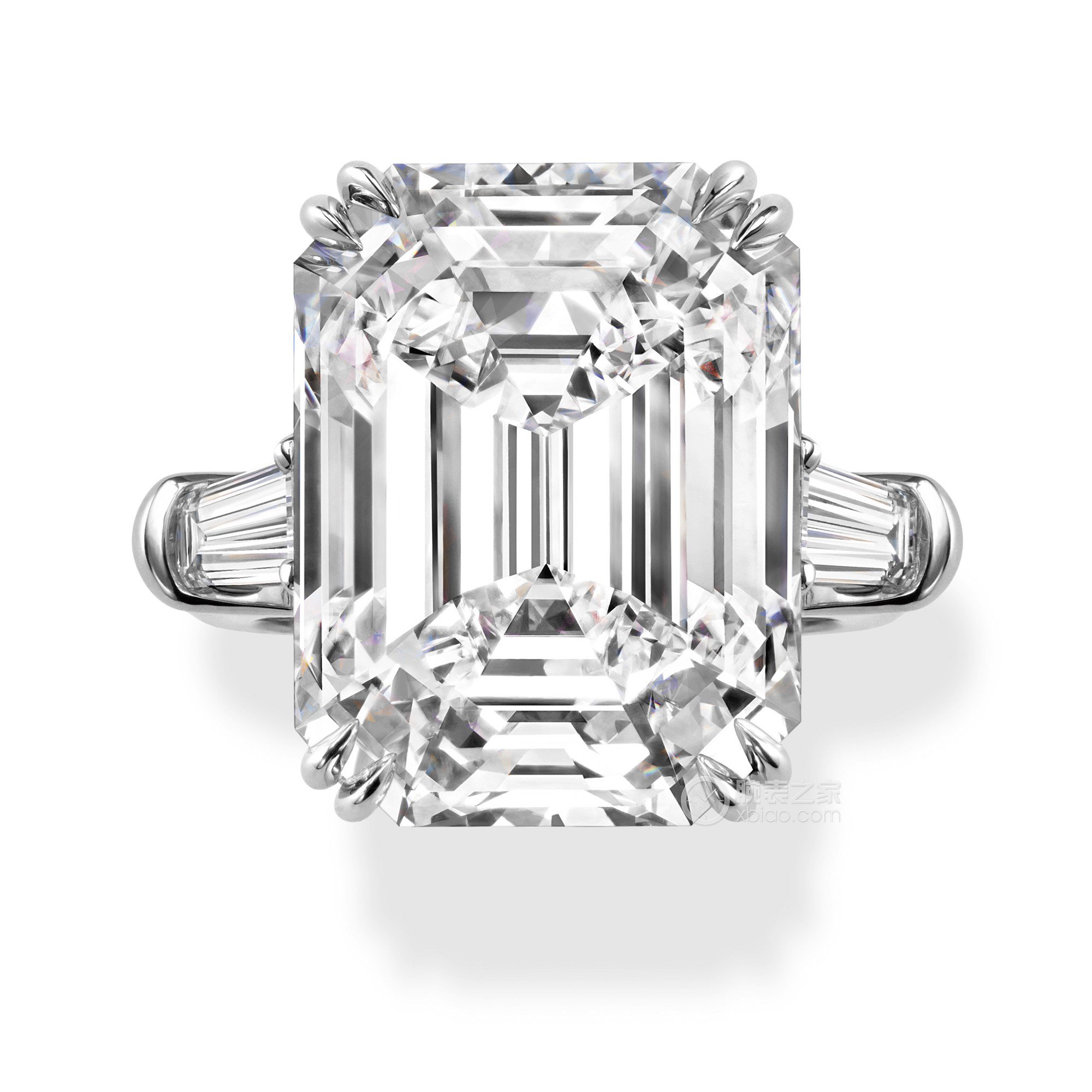 海瑞温斯顿CLASSIC WINSTON系列Classic Winston系列祖母绿型切工钻石搭配长锥形切工边钻订婚戒指戒指