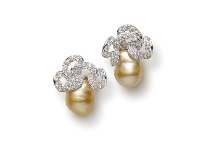 御木本MIKIMOTO 18K金色南洋珍珠耳饰配钻石