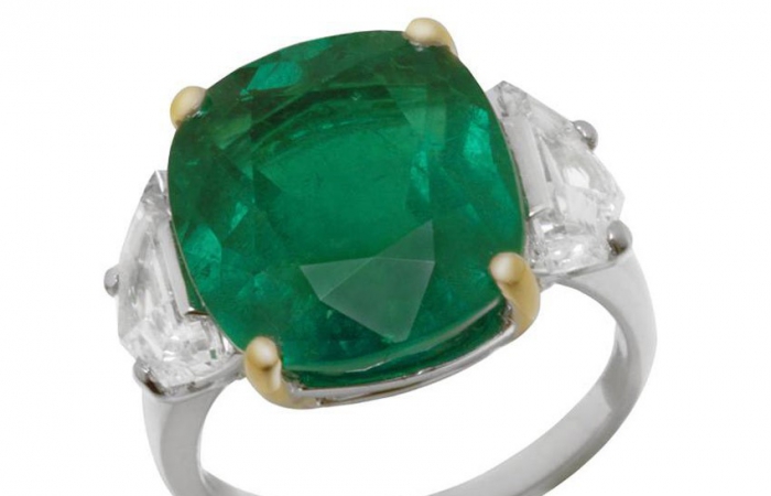 宝格丽高级珠宝系列白金镶祖母绿戒指