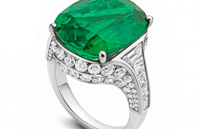 宝格丽奇境伊甸园高级珠宝Emerald Ode 戒指
