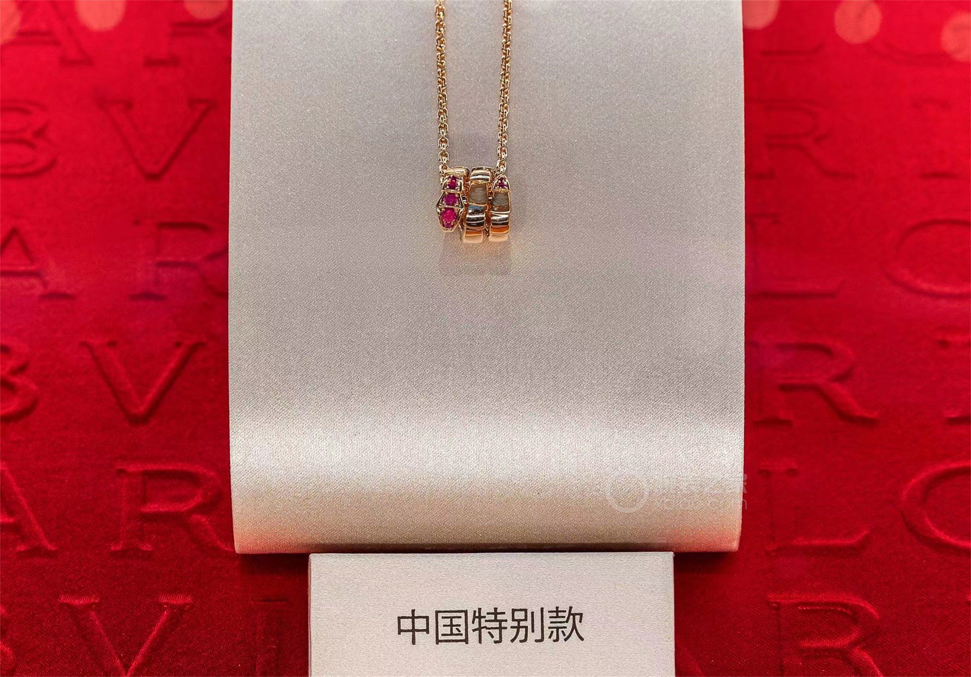 宝格丽SERPENTI358888项链