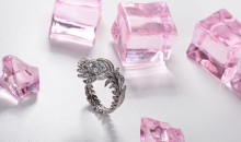 宝诗龙动物系列孔雀羽毛系列白金镶钻戒指，小型款