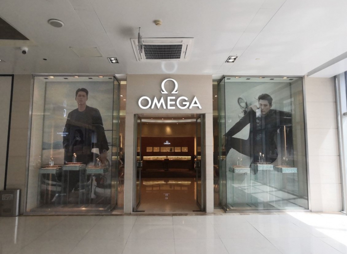 欧米茄淮安专卖店（新亚百货店）外景