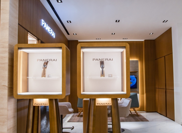 乌鲁木齐沛纳海零售店（美美-周大福）橱窗柜台