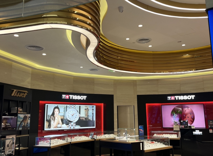 cdf三亚国际免税城天梭精品店橱窗柜台