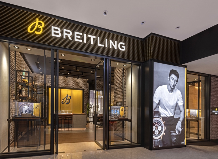 百年灵重庆WFC环球金融中心精品店外景