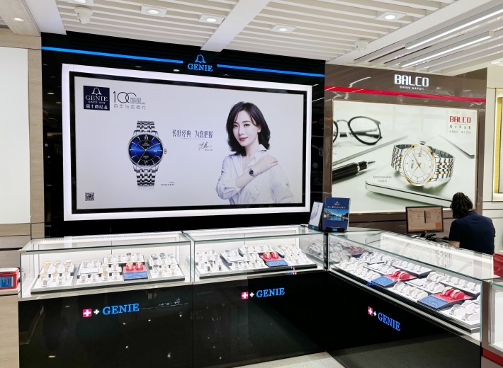 许昌爵尼表零售店（胖东来百货店）橱窗柜台
