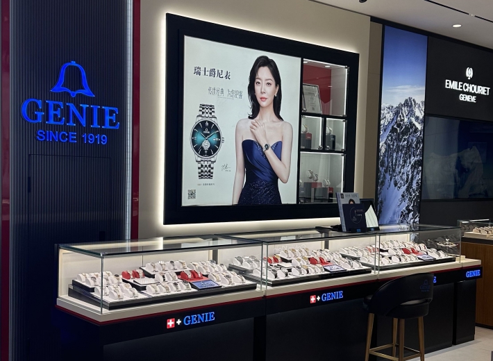 常州爵尼表零售店（新世纪商城店）橱窗柜台
