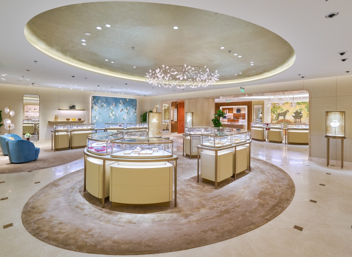卡地亚南京国金精品店橱窗柜台