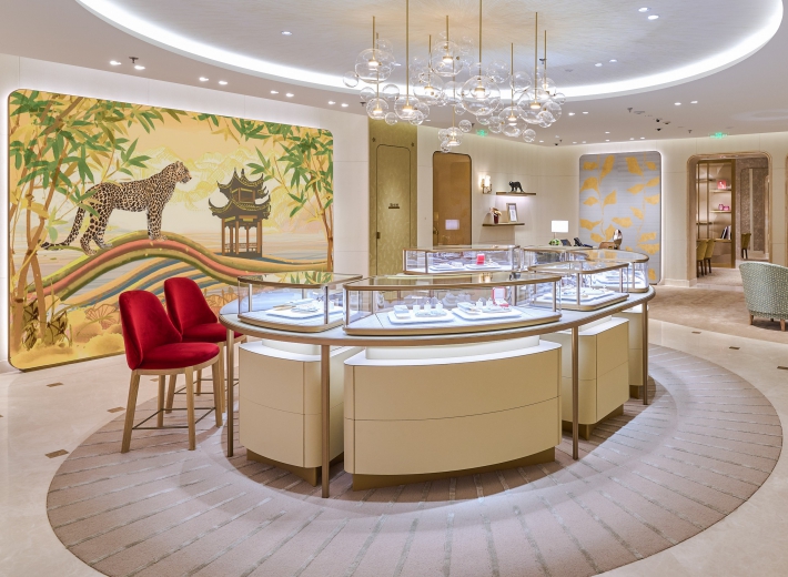 卡地亚南京国金精品店橱窗柜台