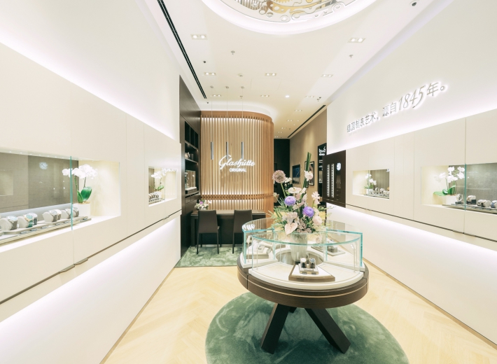 格拉苏蒂原创武汉SKP专卖店橱窗柜台